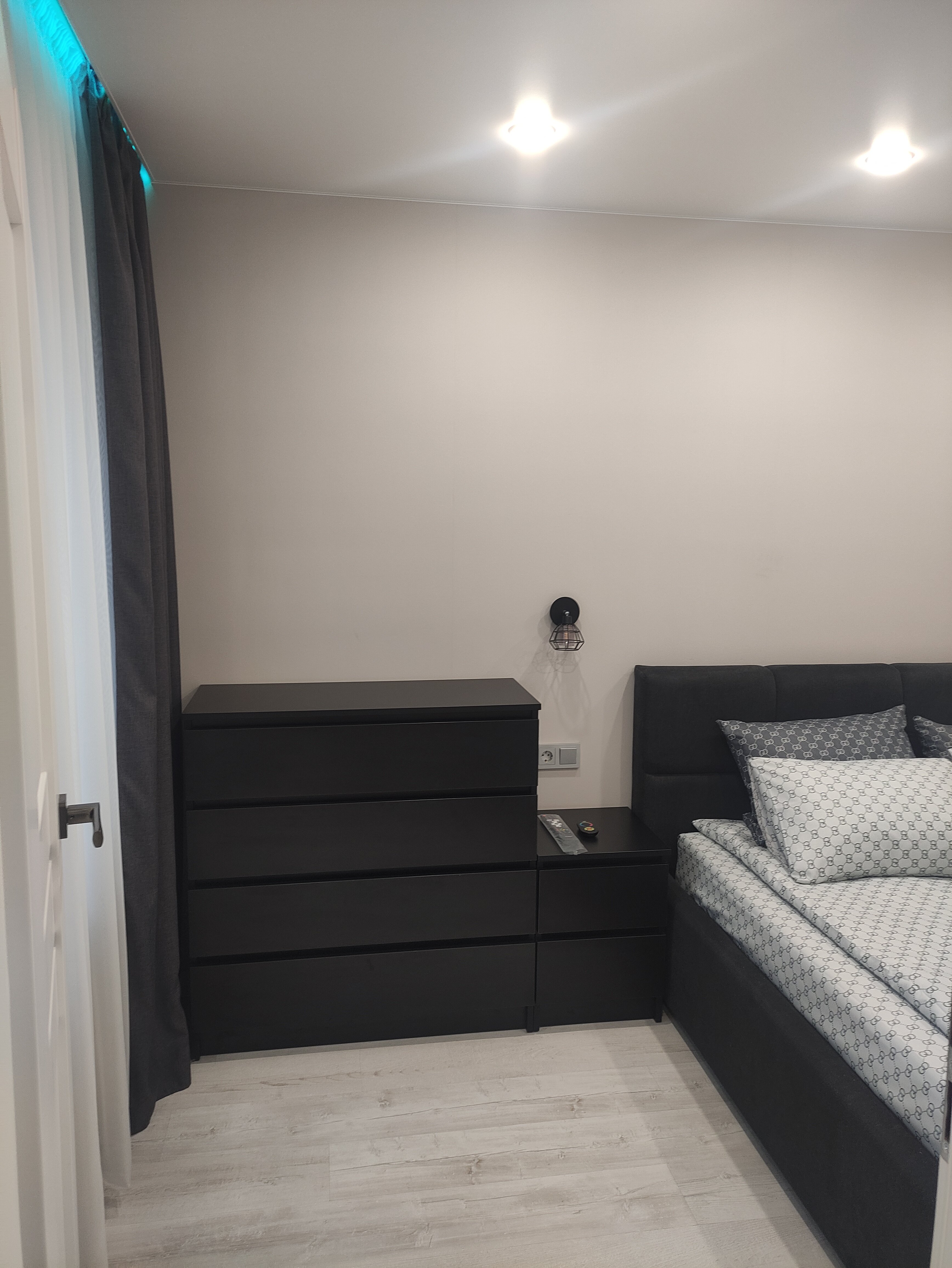 Фото Двухкомнатная квартира у площади