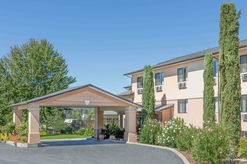Гостиница Super 8 by Wyndham Grants Pass