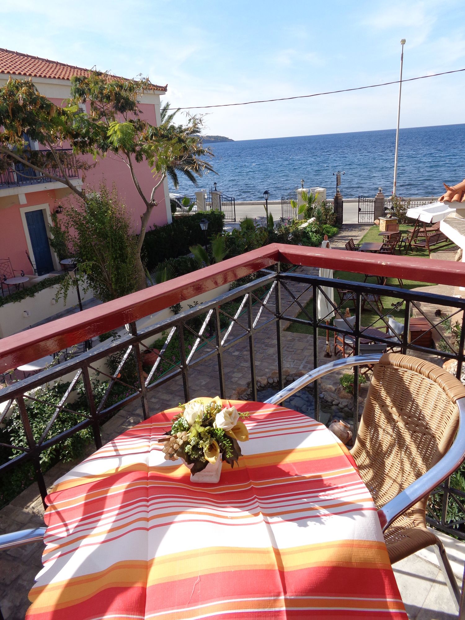 Фото Niki Studios Sea-Front