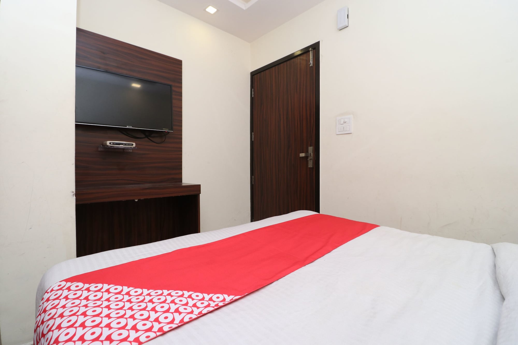Фото Oyo 28646 Hotel Golden Heart