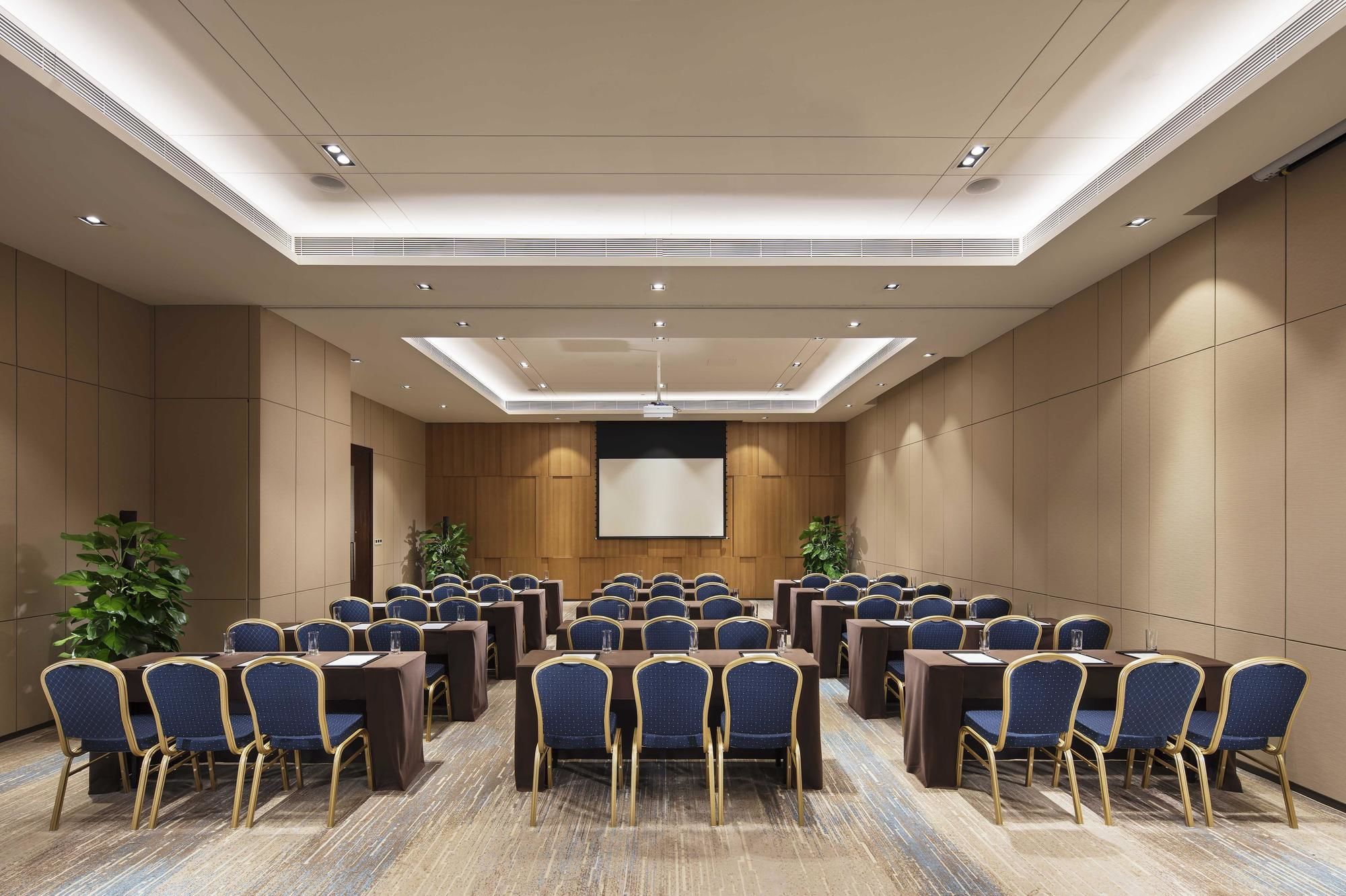 Фото Hilton Garden Inn Shiyan