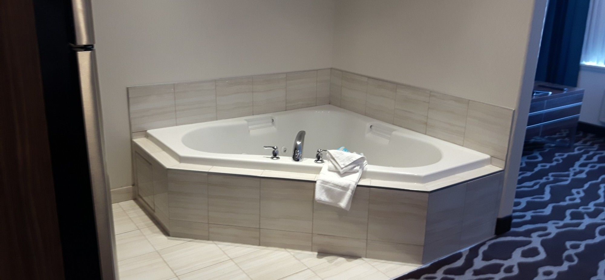 Фото Encore Suites by Service Plus Inns