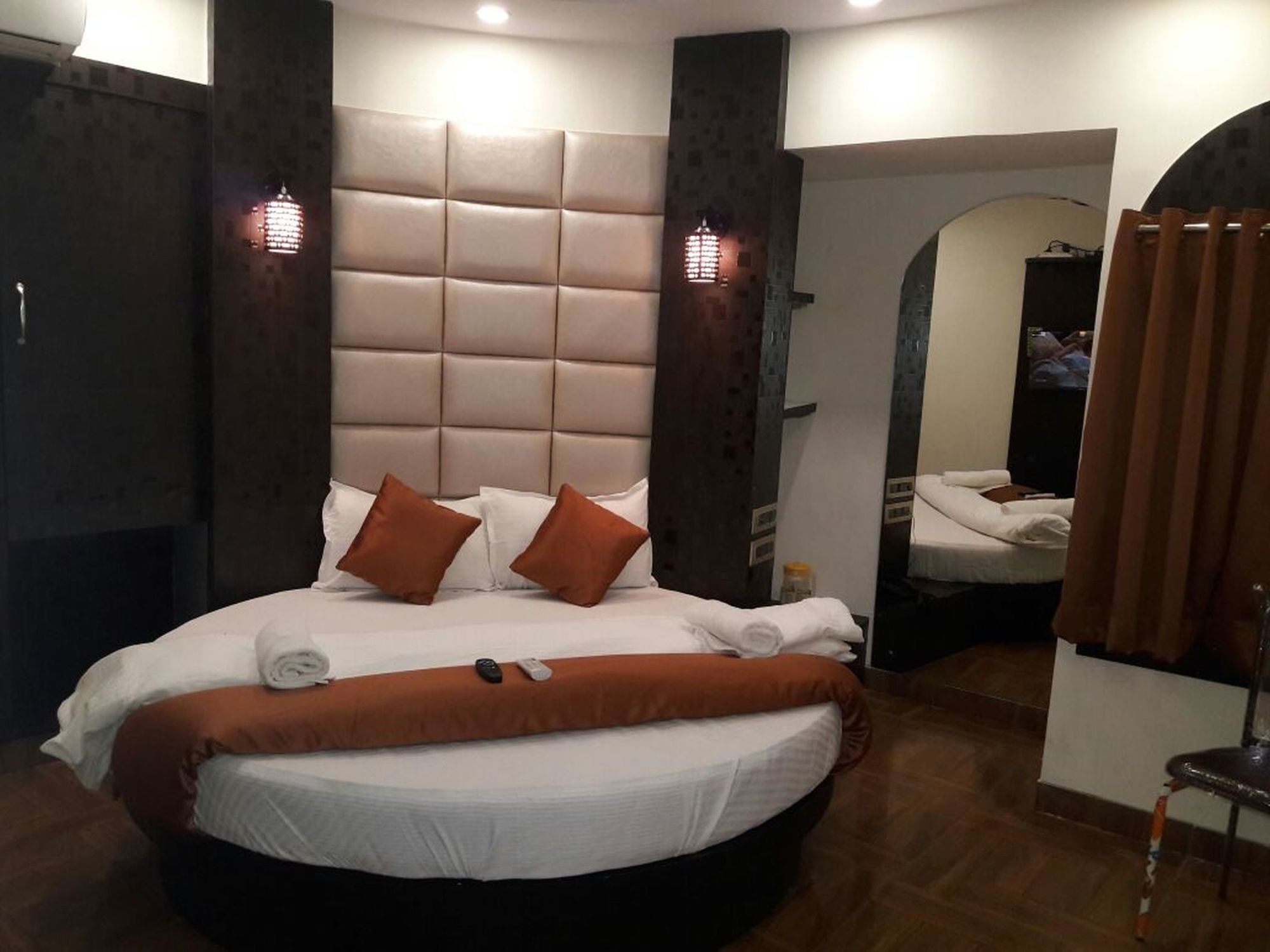 Фото Hotel Karishma