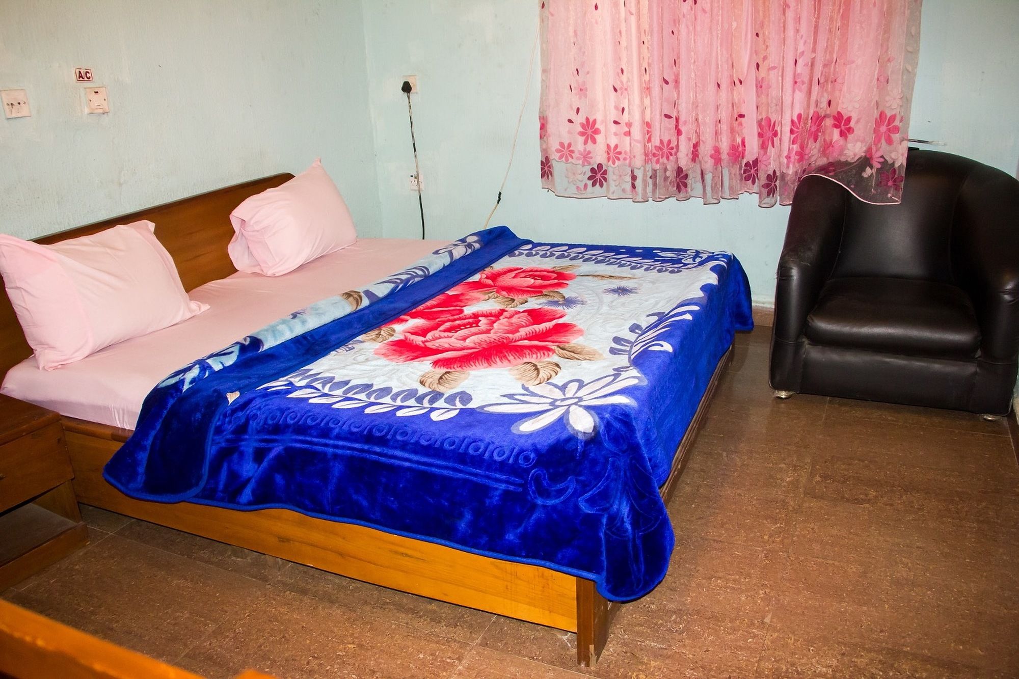 Фото Creme Suites & Hotel