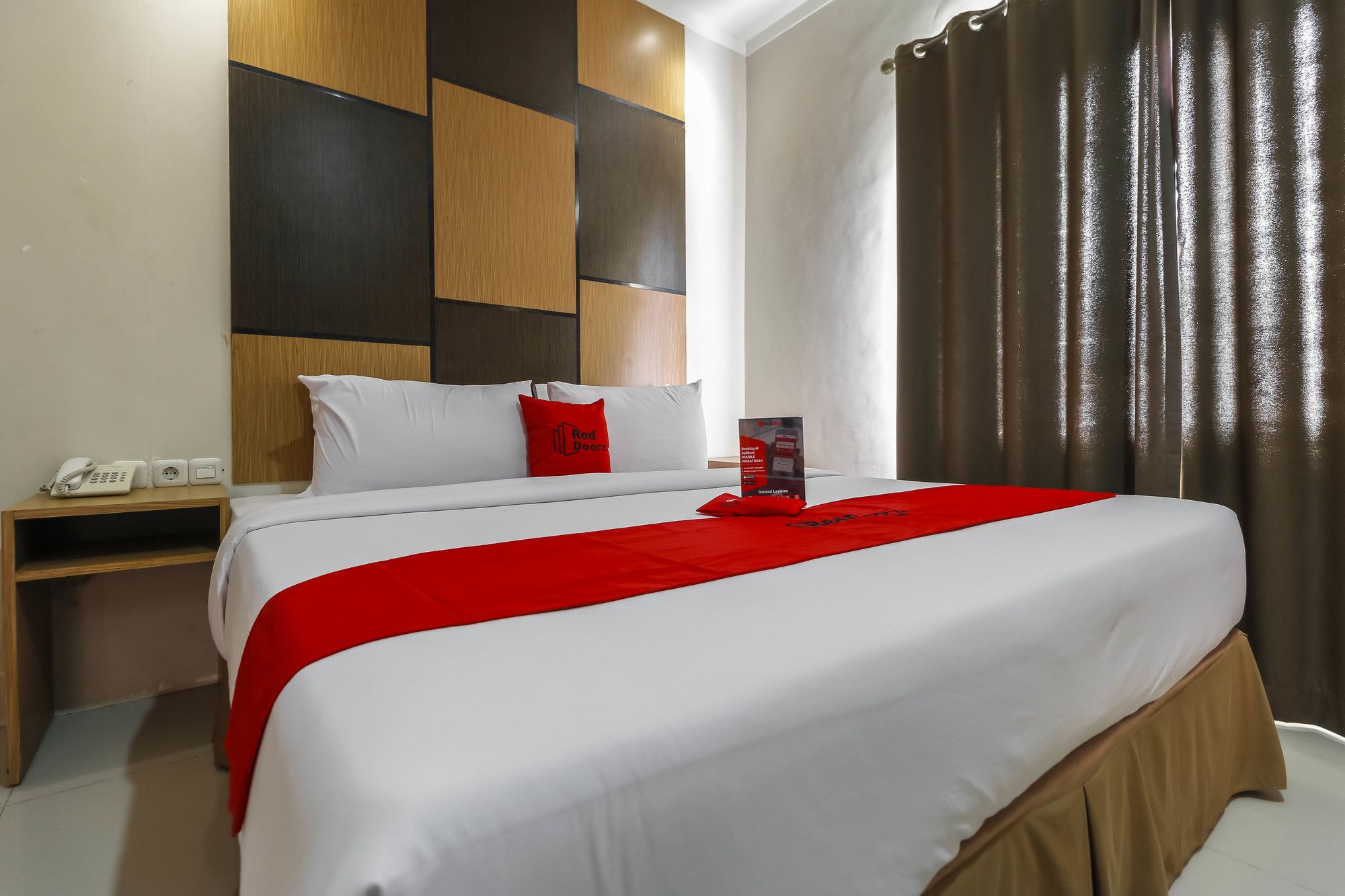 Фото RedDoorz Plus near Pantai Losari