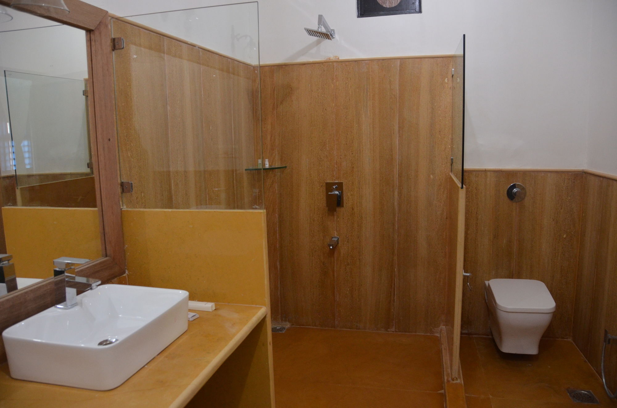 Фото The Golden House