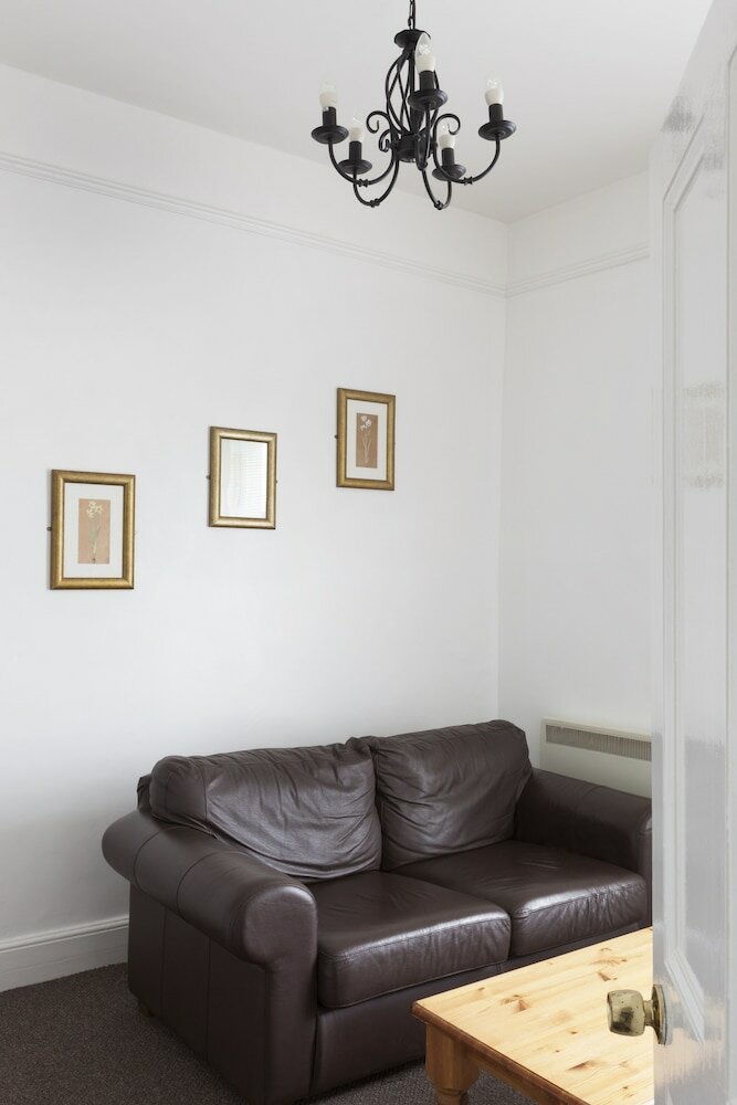 Фото Corner House Hotel