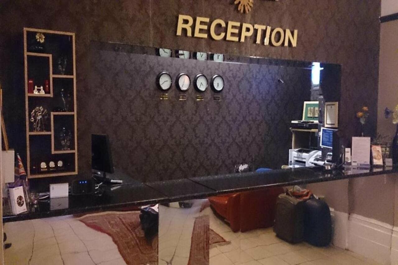 Фото Hyde Park Court Hotel