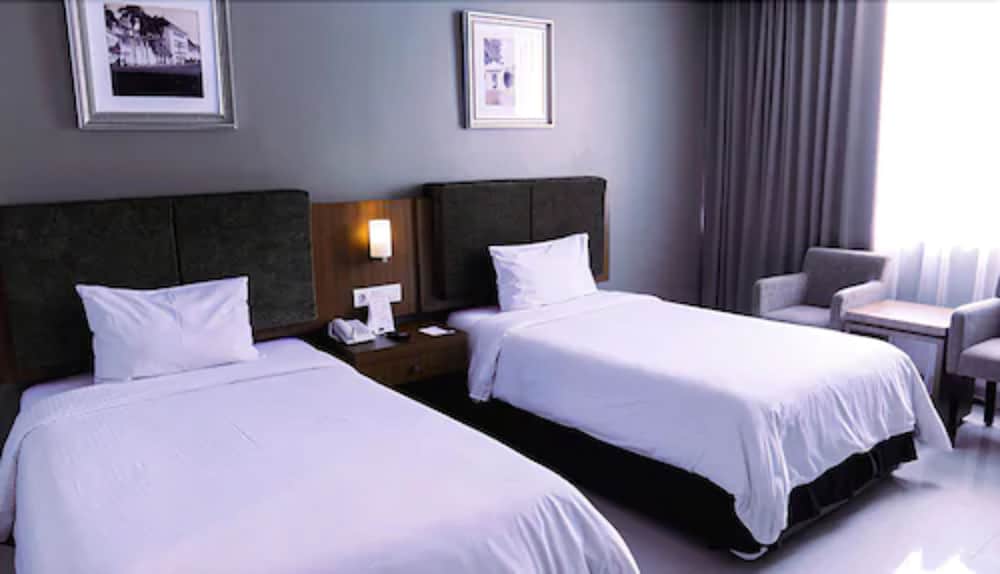 Фото Grage Hotel Cirebon