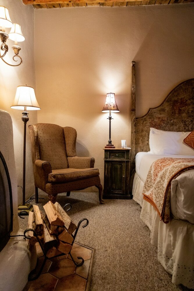 Фото The Historic Taos Inn