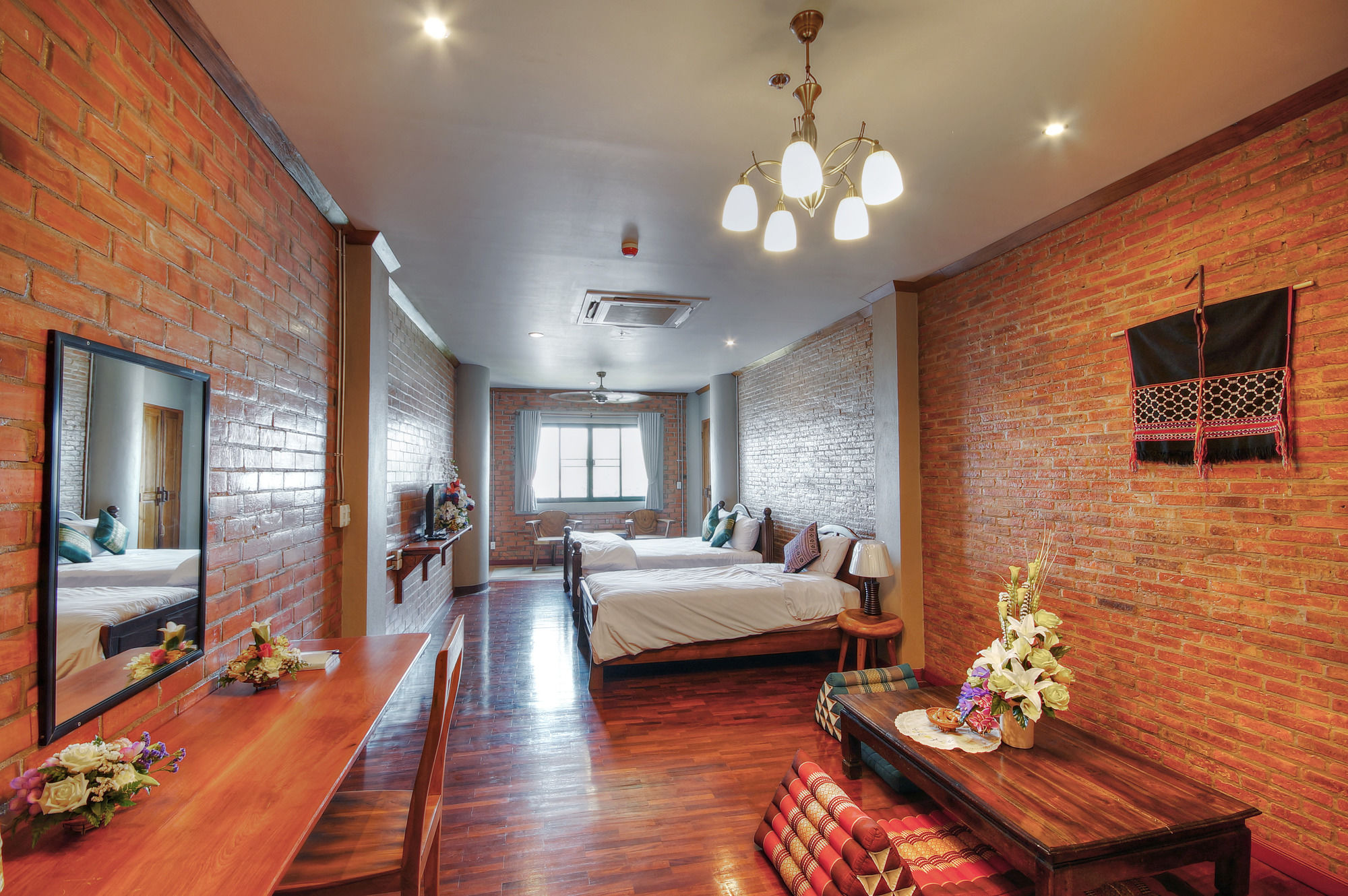 Фото Saengpanya Home Boutique Hotel