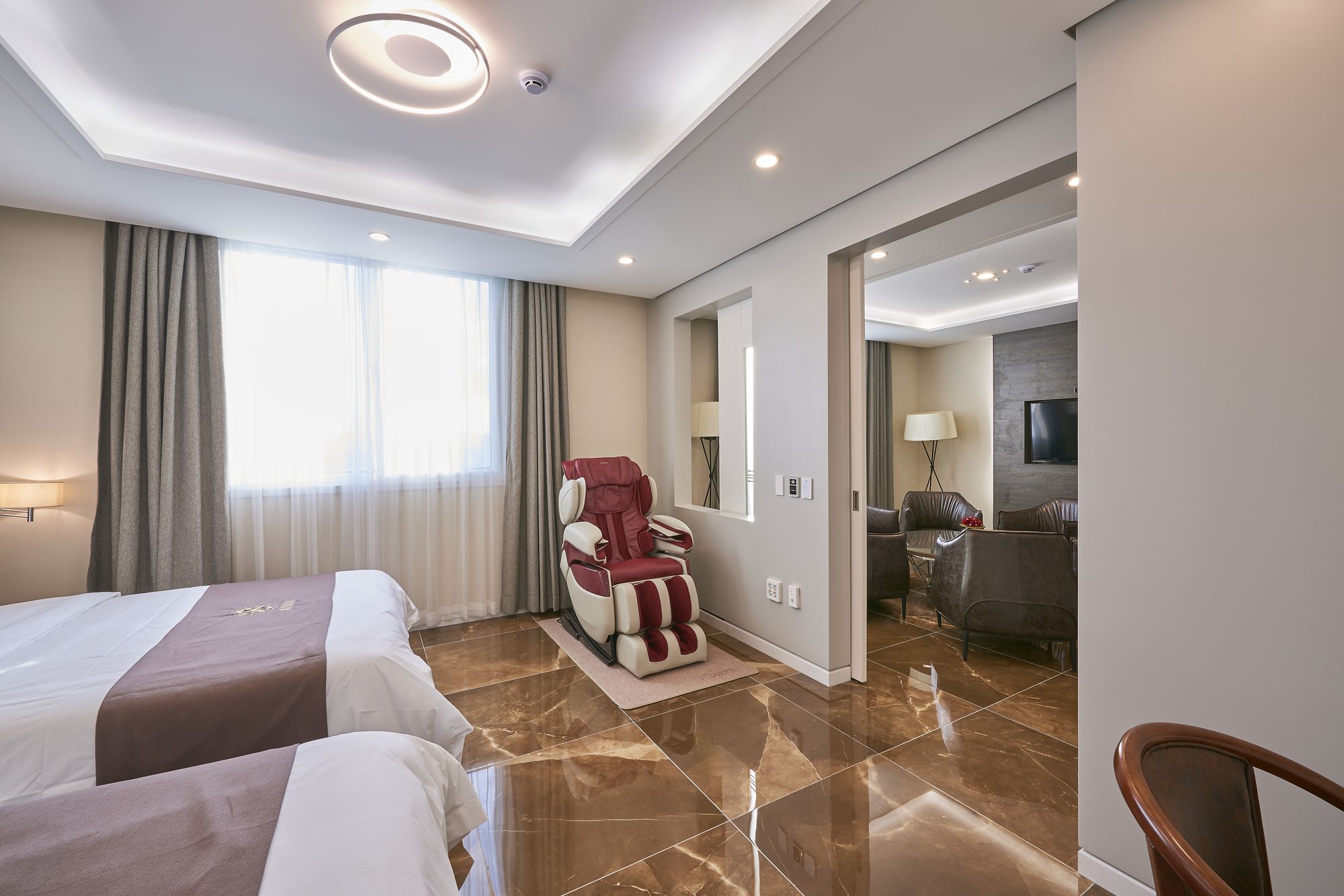 Фото Gwangju Aura Hotel