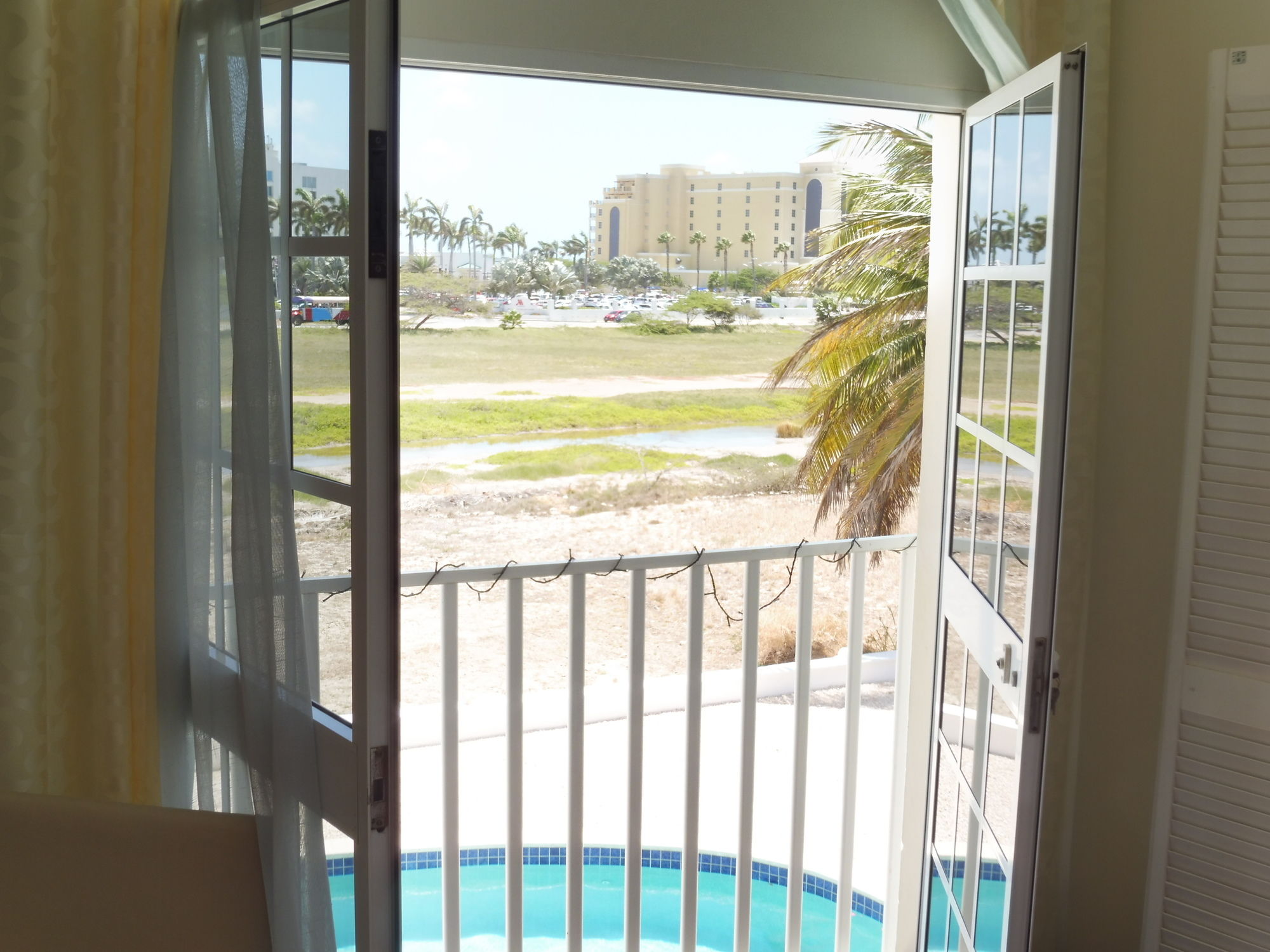 Фото Karibu Aruba Boutique Hotel