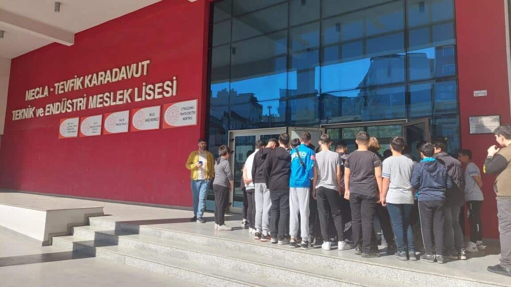 School Kozagac Middle School, Izmir, photo