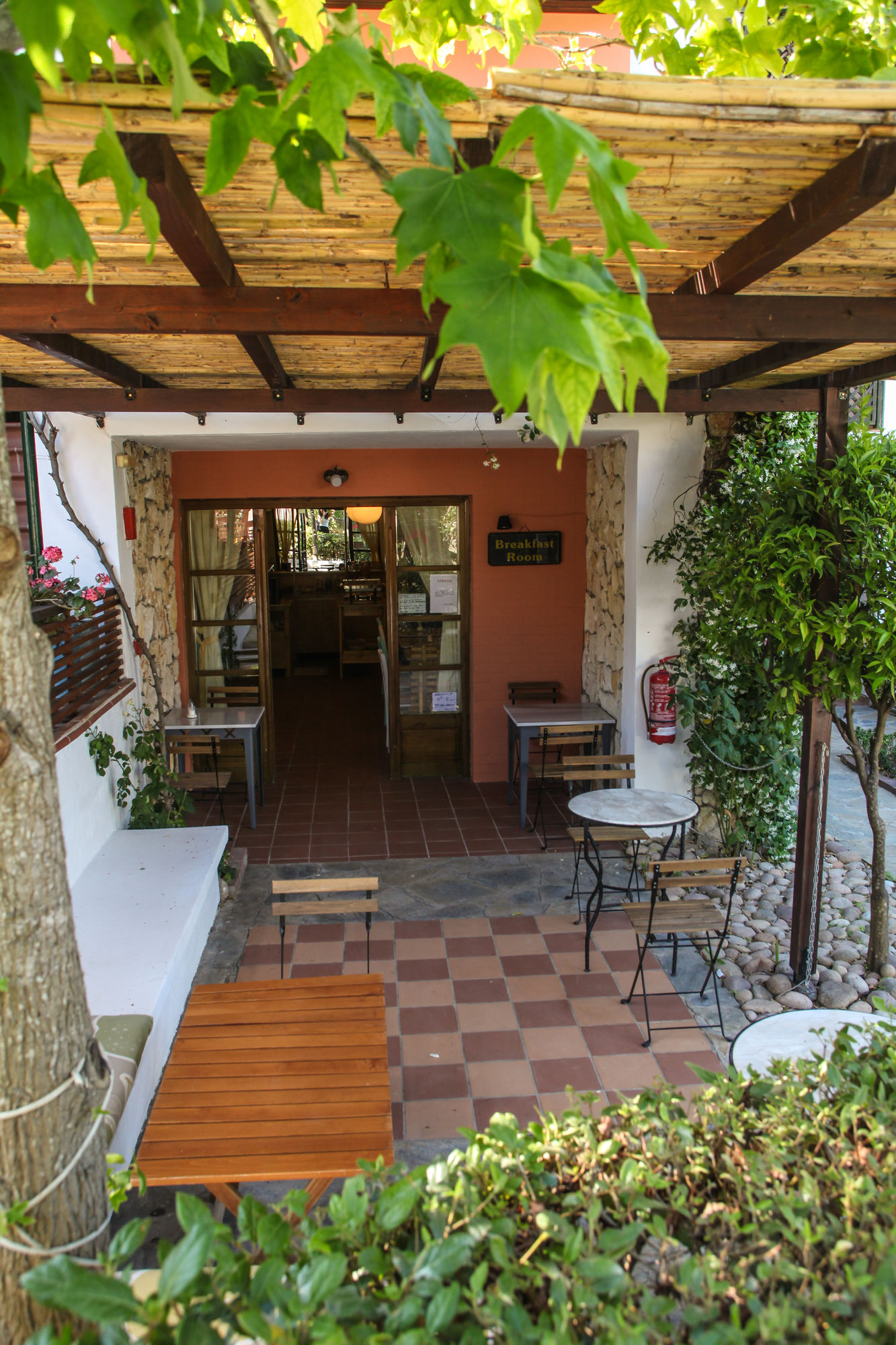 Фото Ammon Garden Hotel