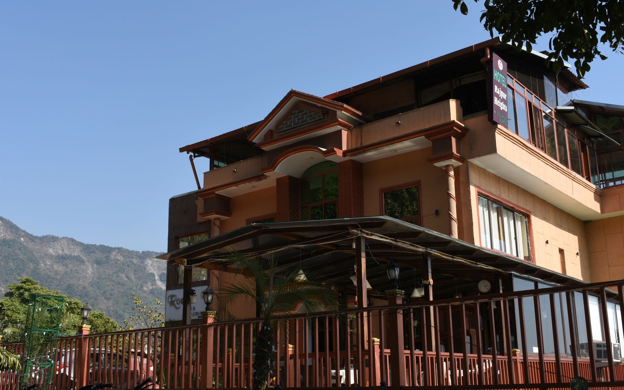 Фото Hotel Rajpur Heights