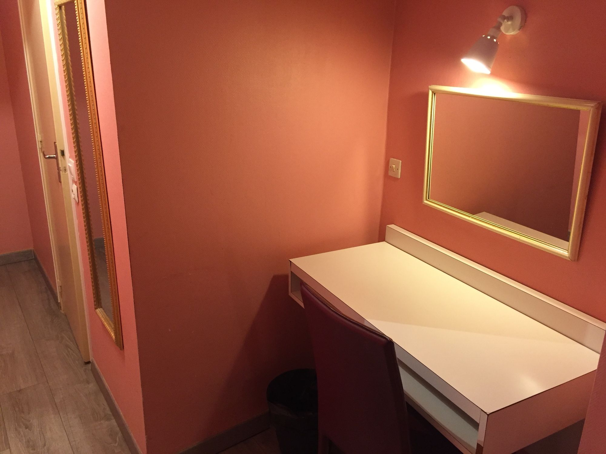 Фото Hôtel des Pyrénées