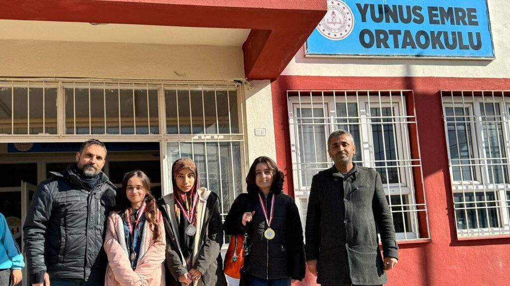 School Yunus Emre Ilkogretim Okulu, Mazidagi, photo