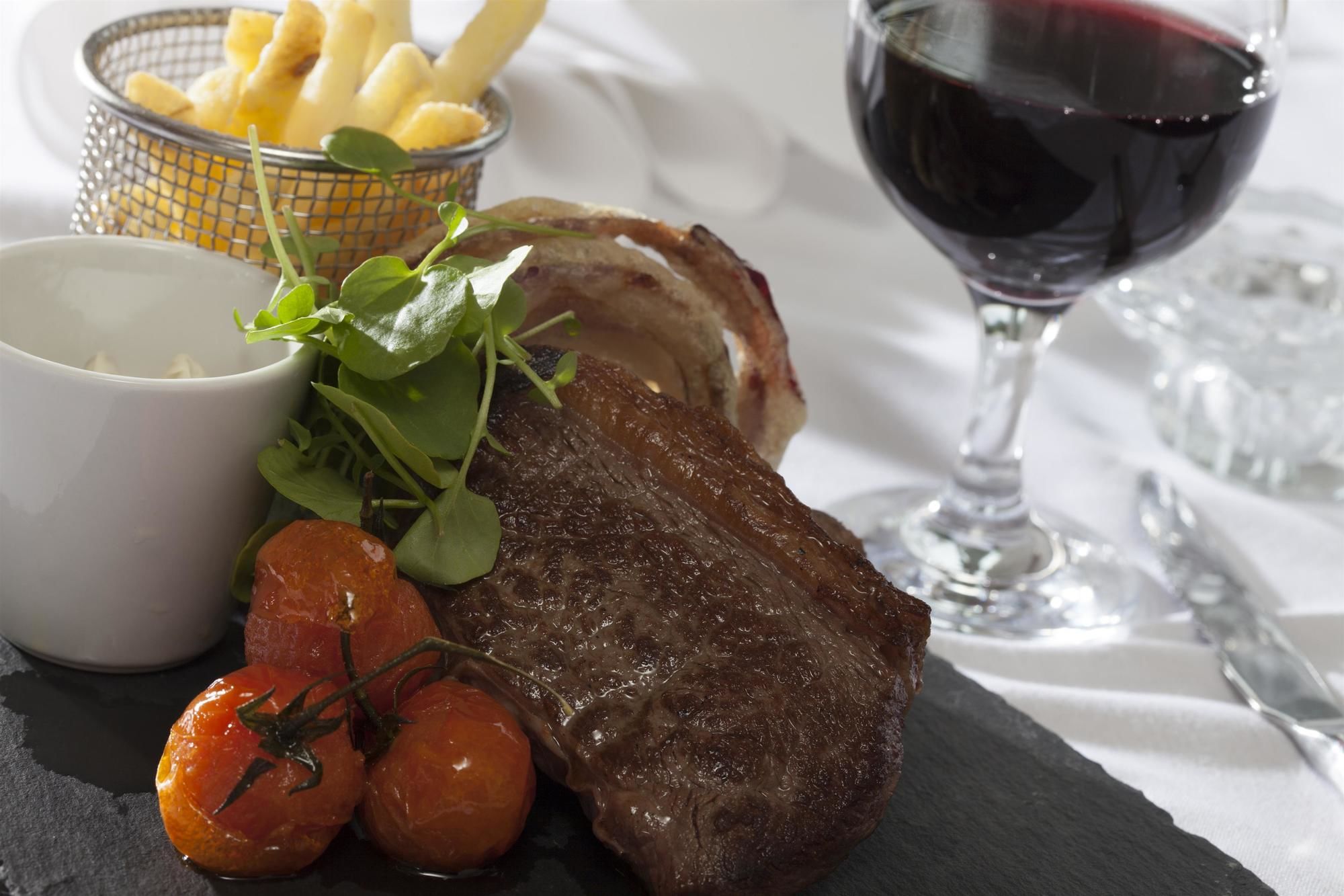 Фото The Gatehouse Hotel