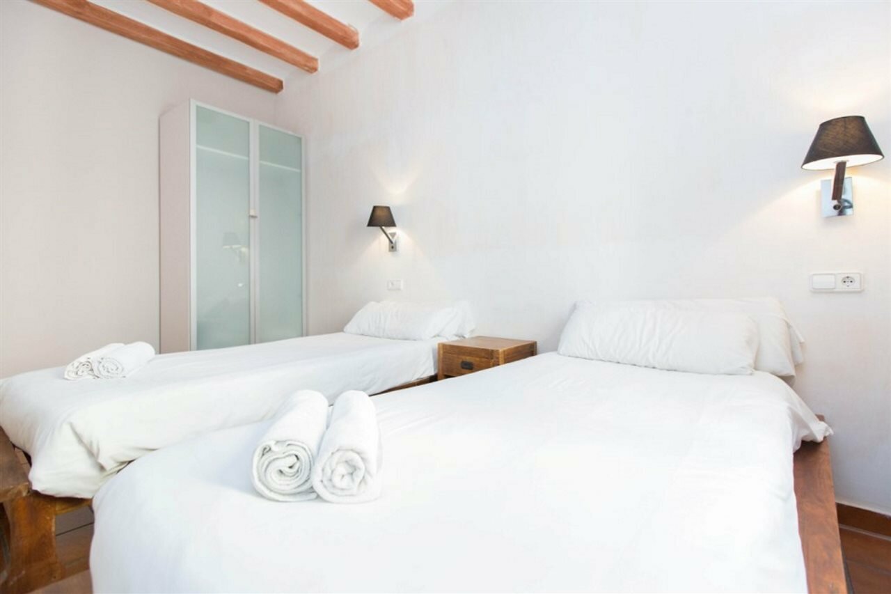 Фото AinB Las Ramblas-Guardia Apartments