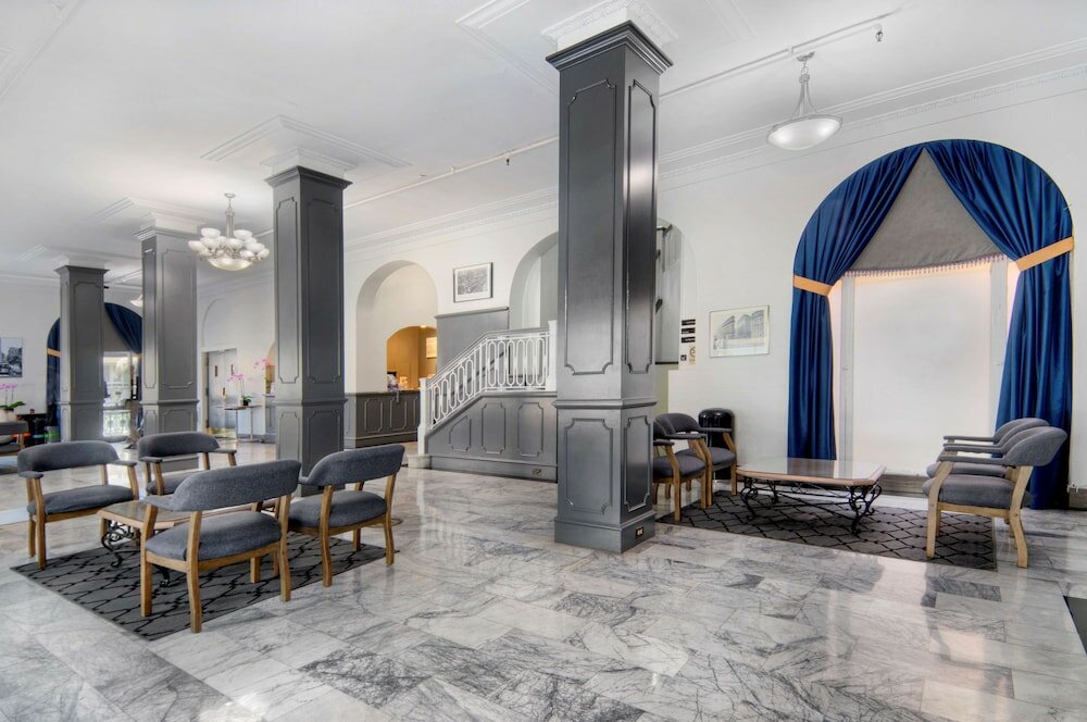 Фото Monarch Hotel