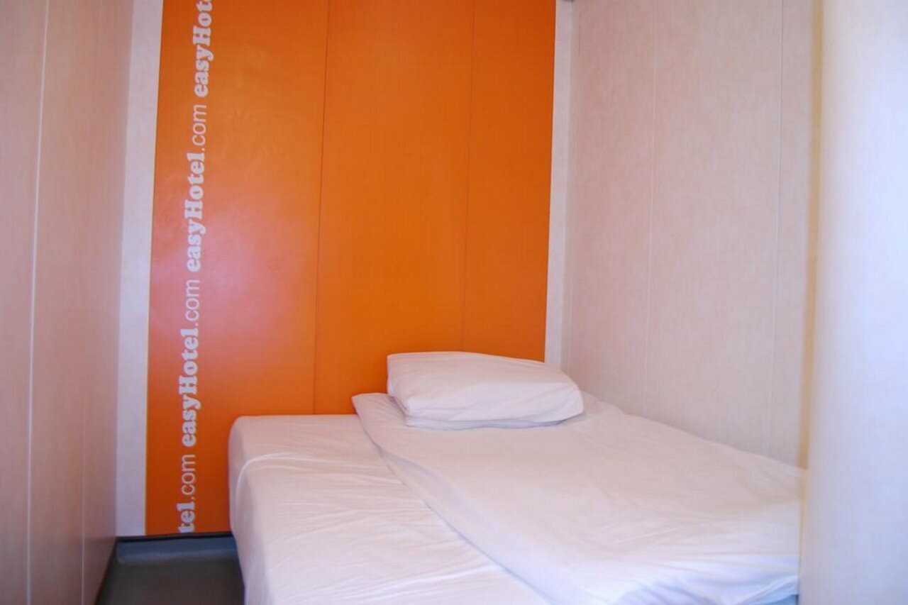 Фото EasyHotel London South Kensington