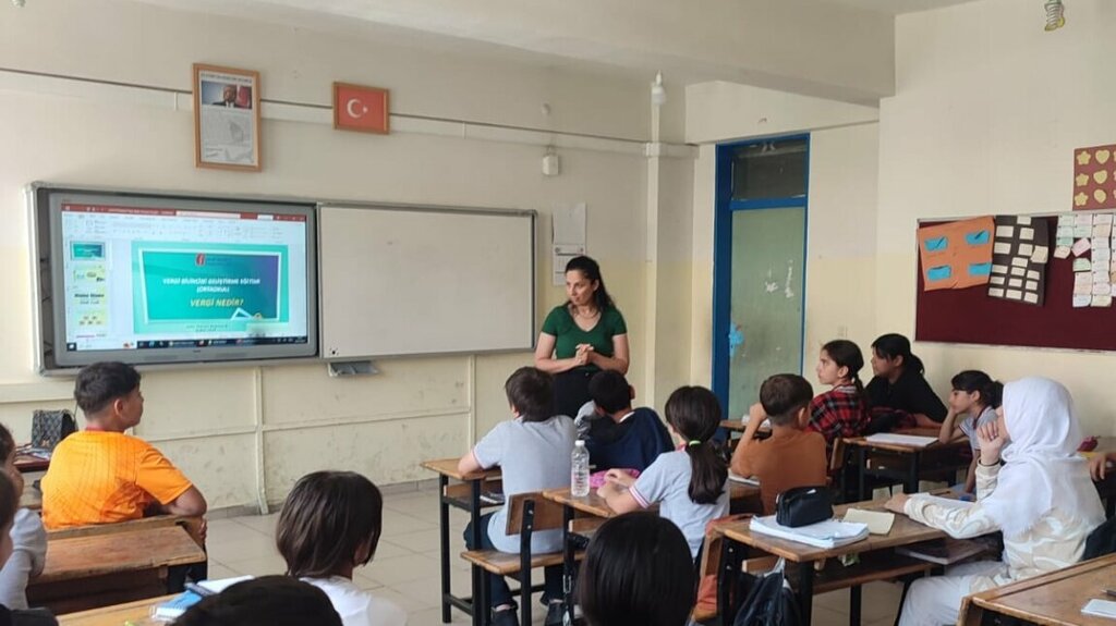 School Toki Dumlupinar Secondary School, Batman, photo