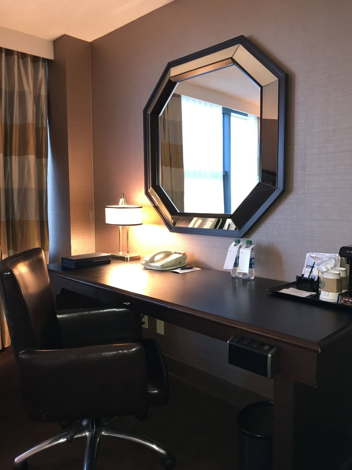 Фото Sheraton Cerritos Hotel