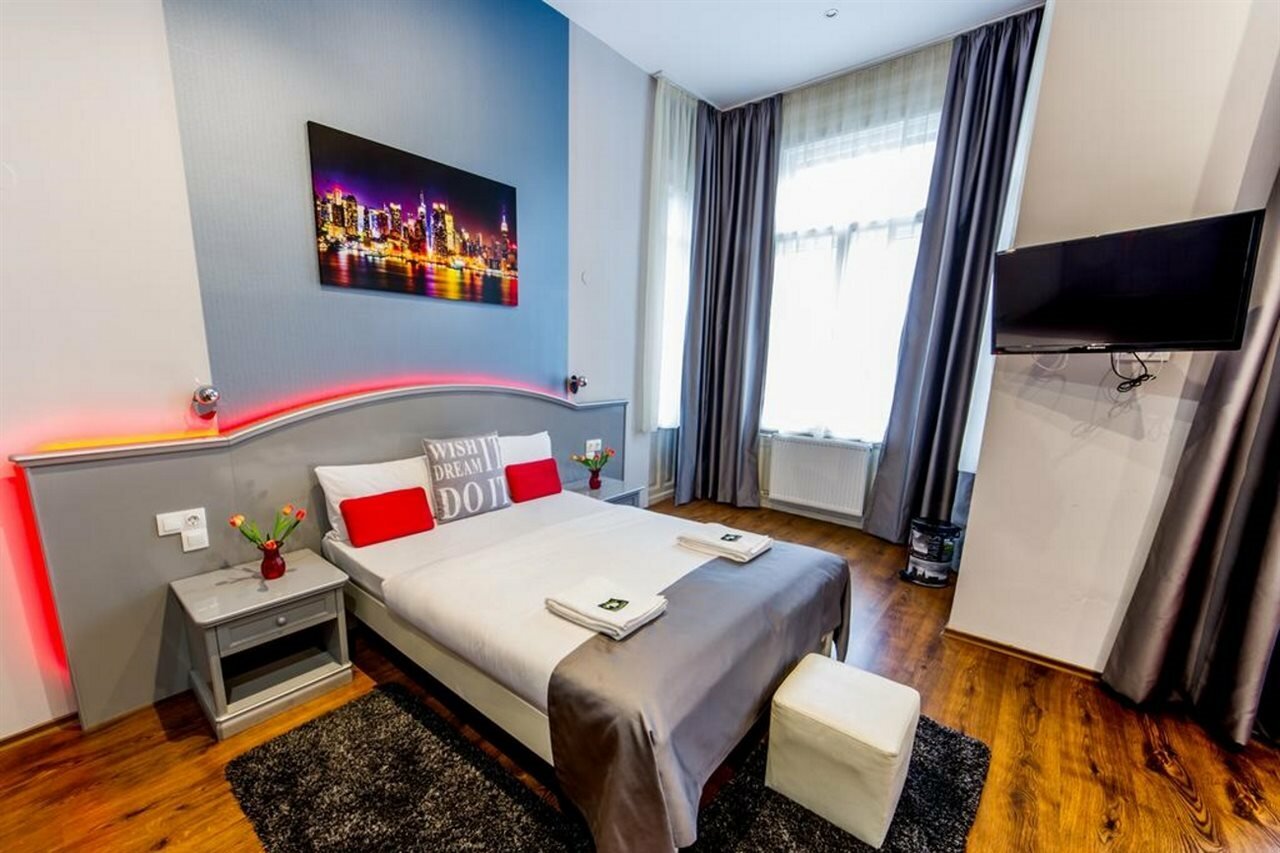 Фото Full Moon Budapest