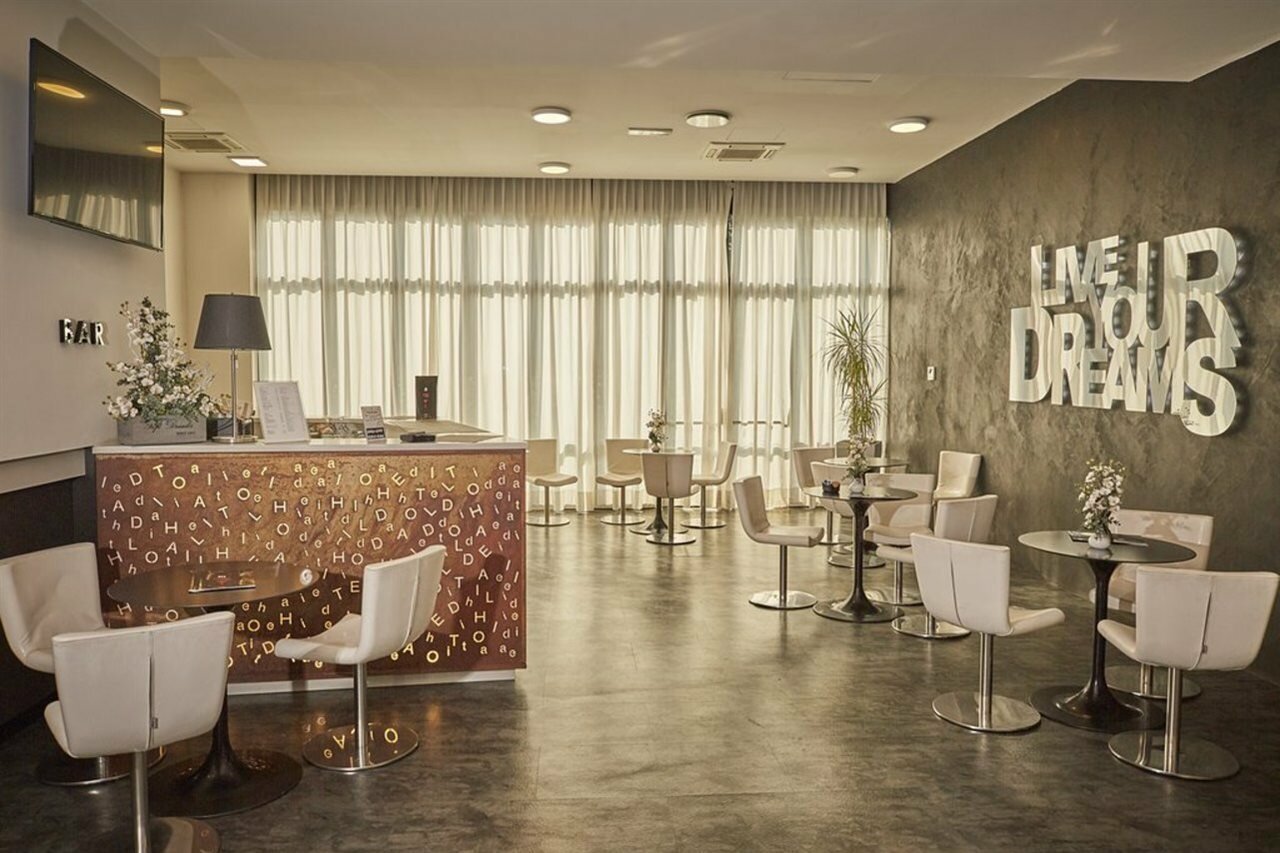 Фото IH Hotels Milano Lorenteggio