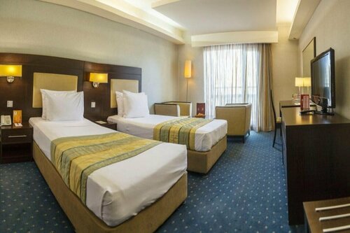 Гостиница Parsian Evin Hotel в Тегеране