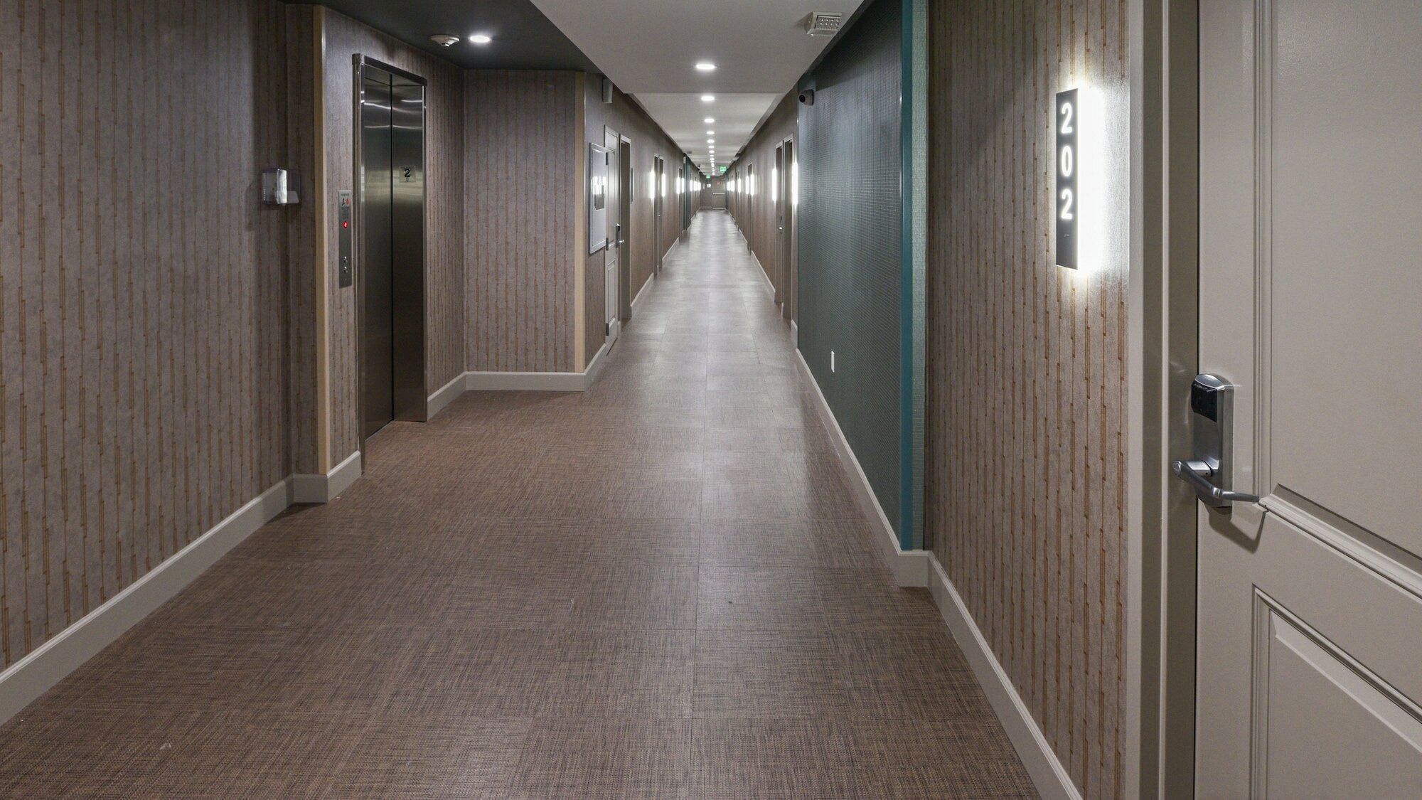 Фото Hollywood Inn Suites Hotel