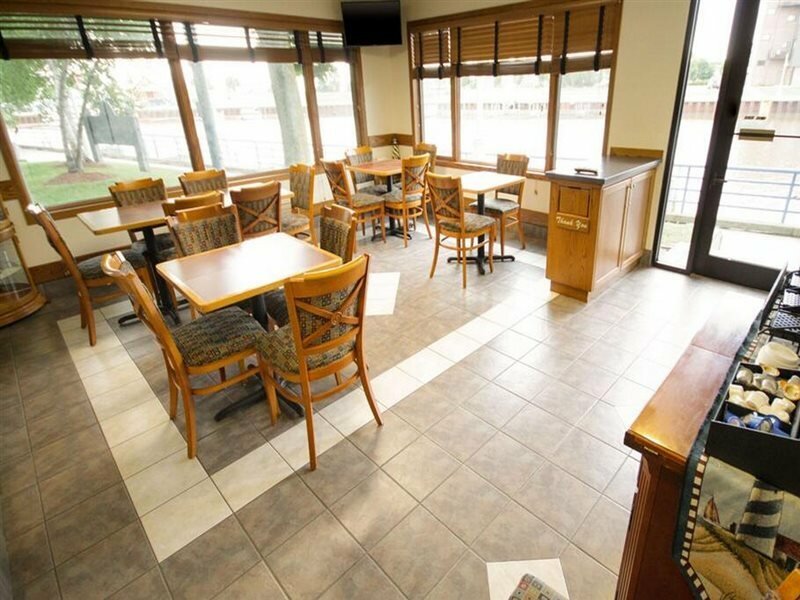 Фото Harbor Winds Hotel