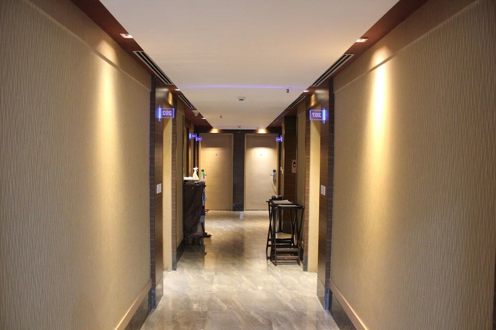 Фото Hotel Swati Deluxe