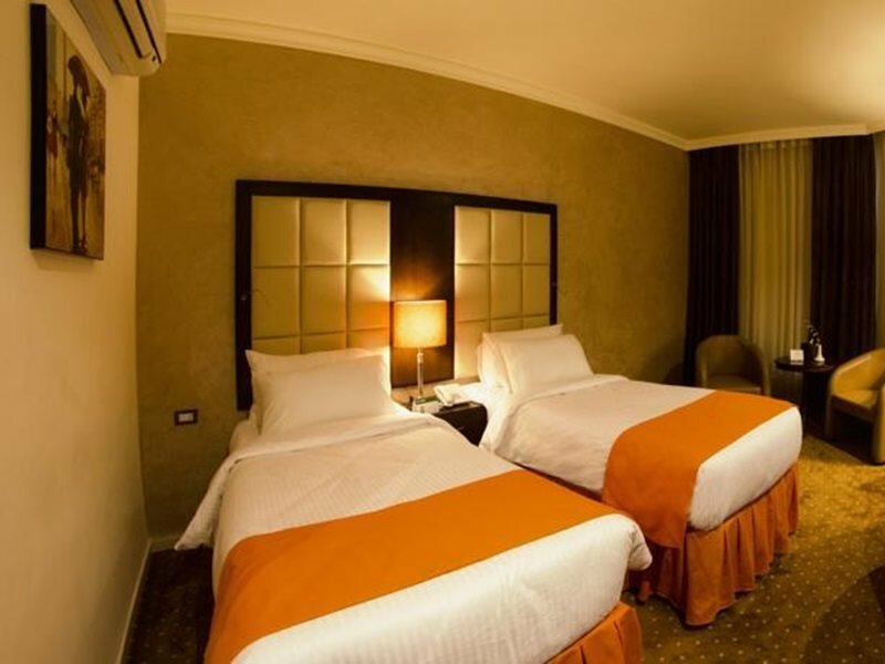 Фото Meneur Hotel