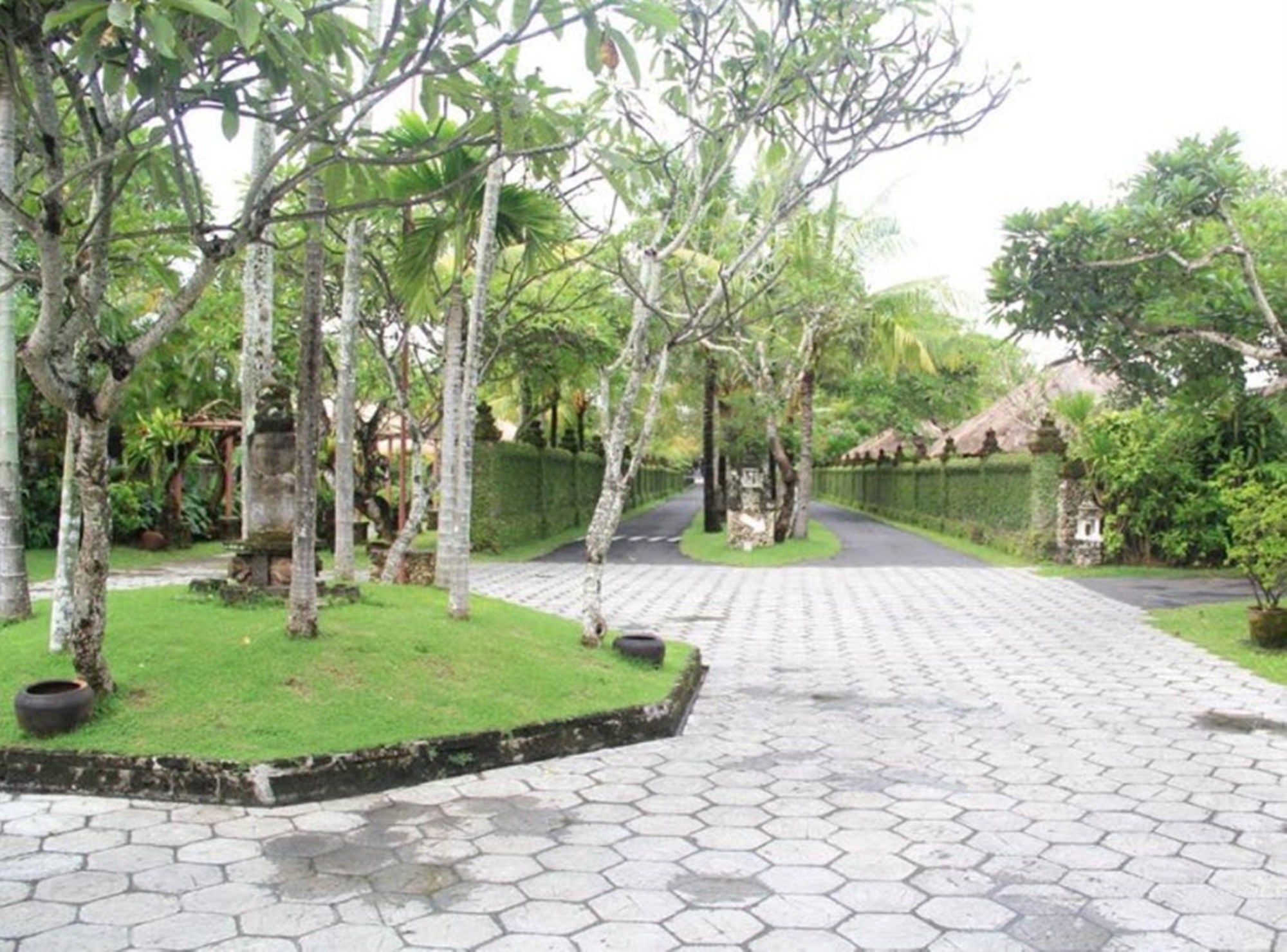 Фото Tandjung Sari Hotel