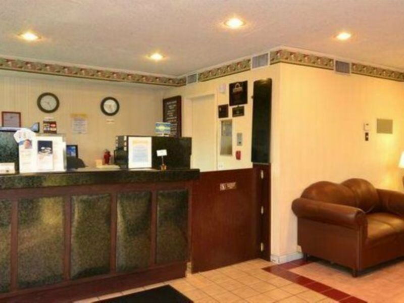 Фото Days Inn by Wyndham Ontario Airport