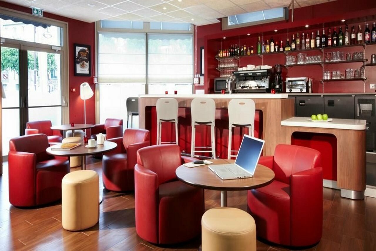 Фото Hotel Campanile Paris Ouest Chaville