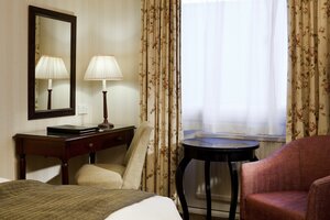 Whately Hall (England, Oxfordshire County, Сivil Parish of Banbury, Horse Fair), hotel