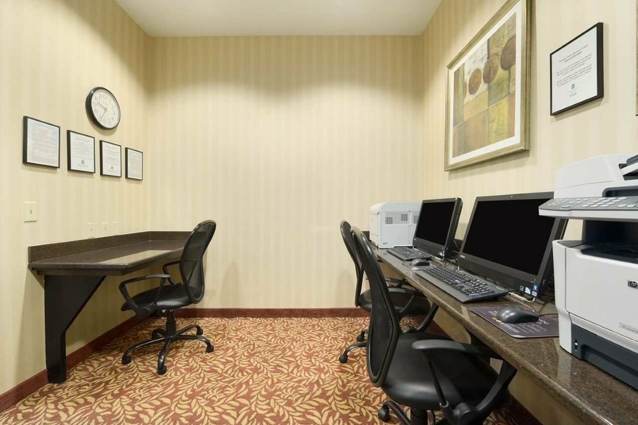 Фото Embassy Suites Tampa Downtown