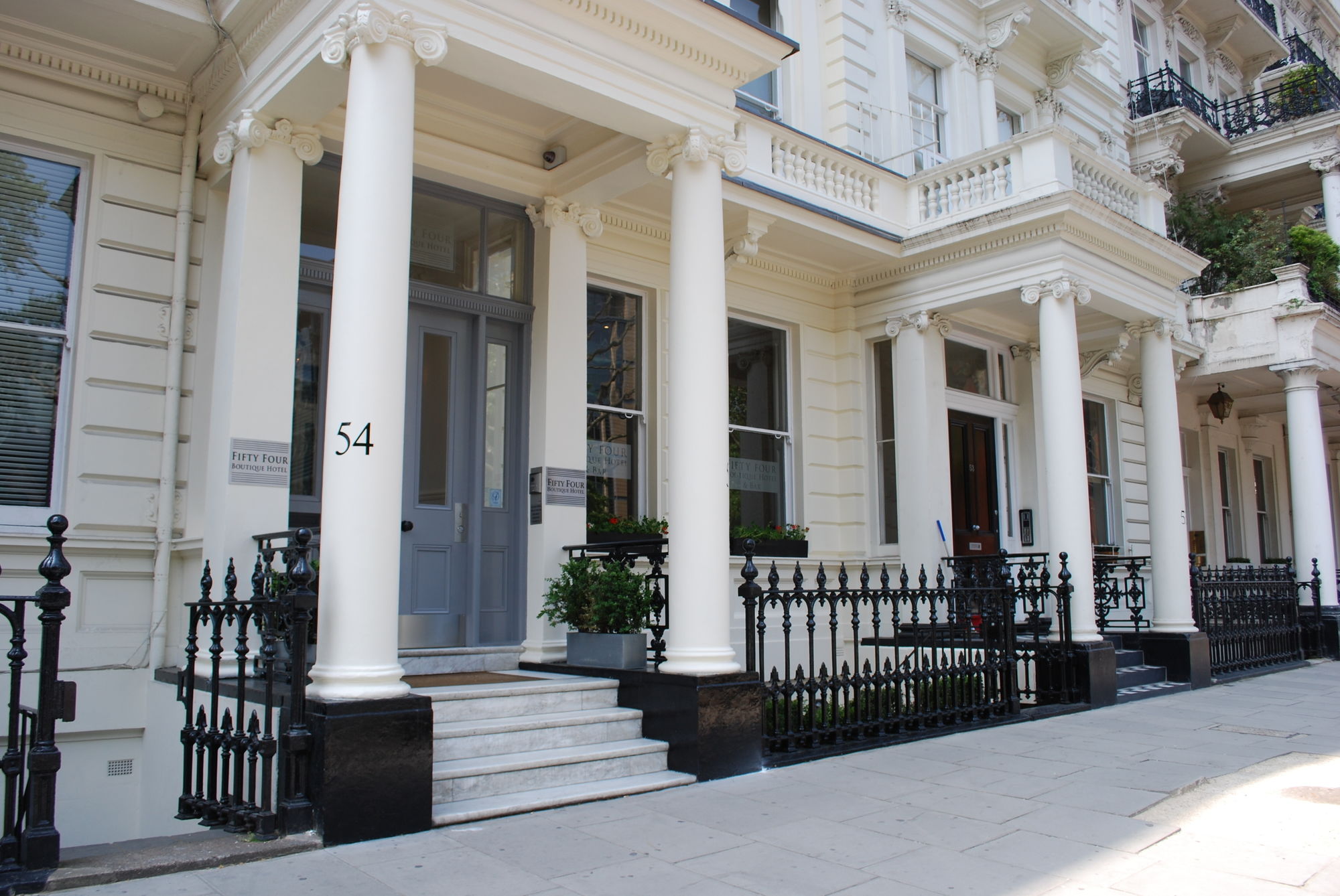 Фото 54 Queens Gate Hotel