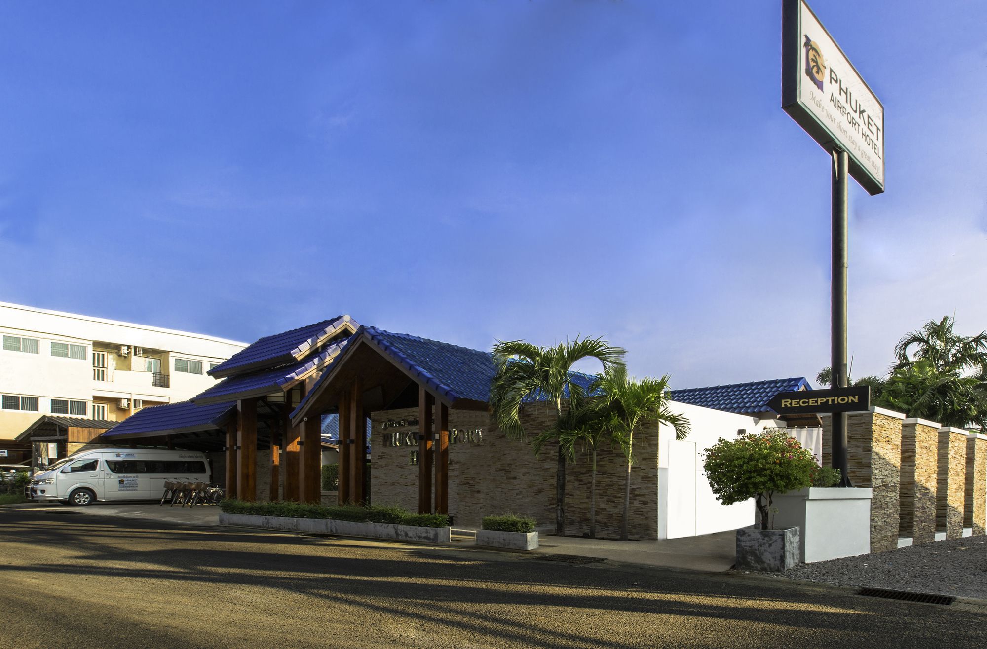 Фото Phuket Airport Hotel