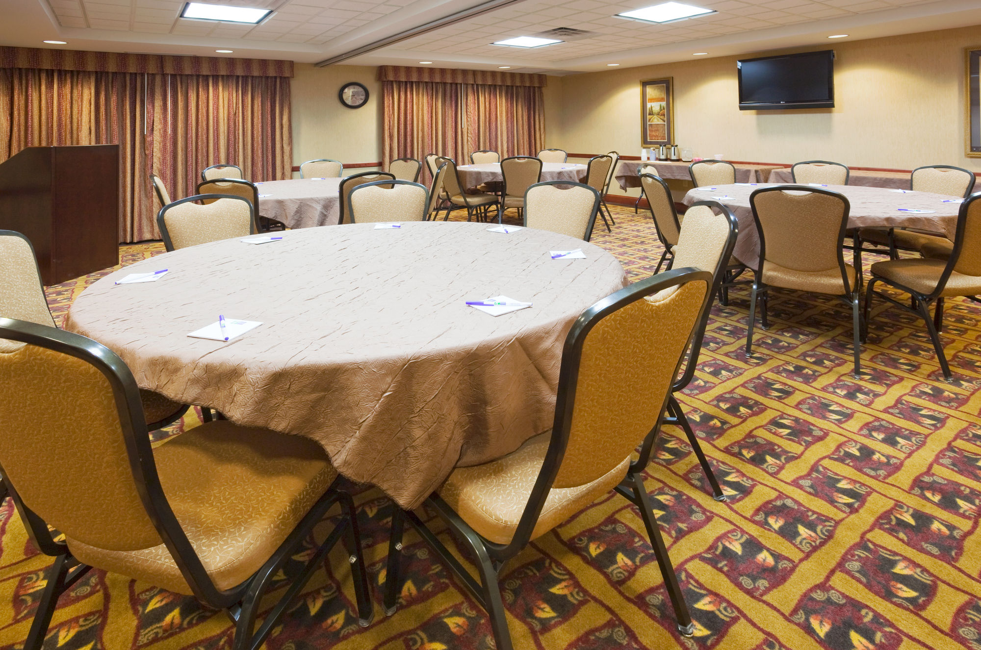 Фото Holiday Inn Express Mitchell, an Ihg Hotel