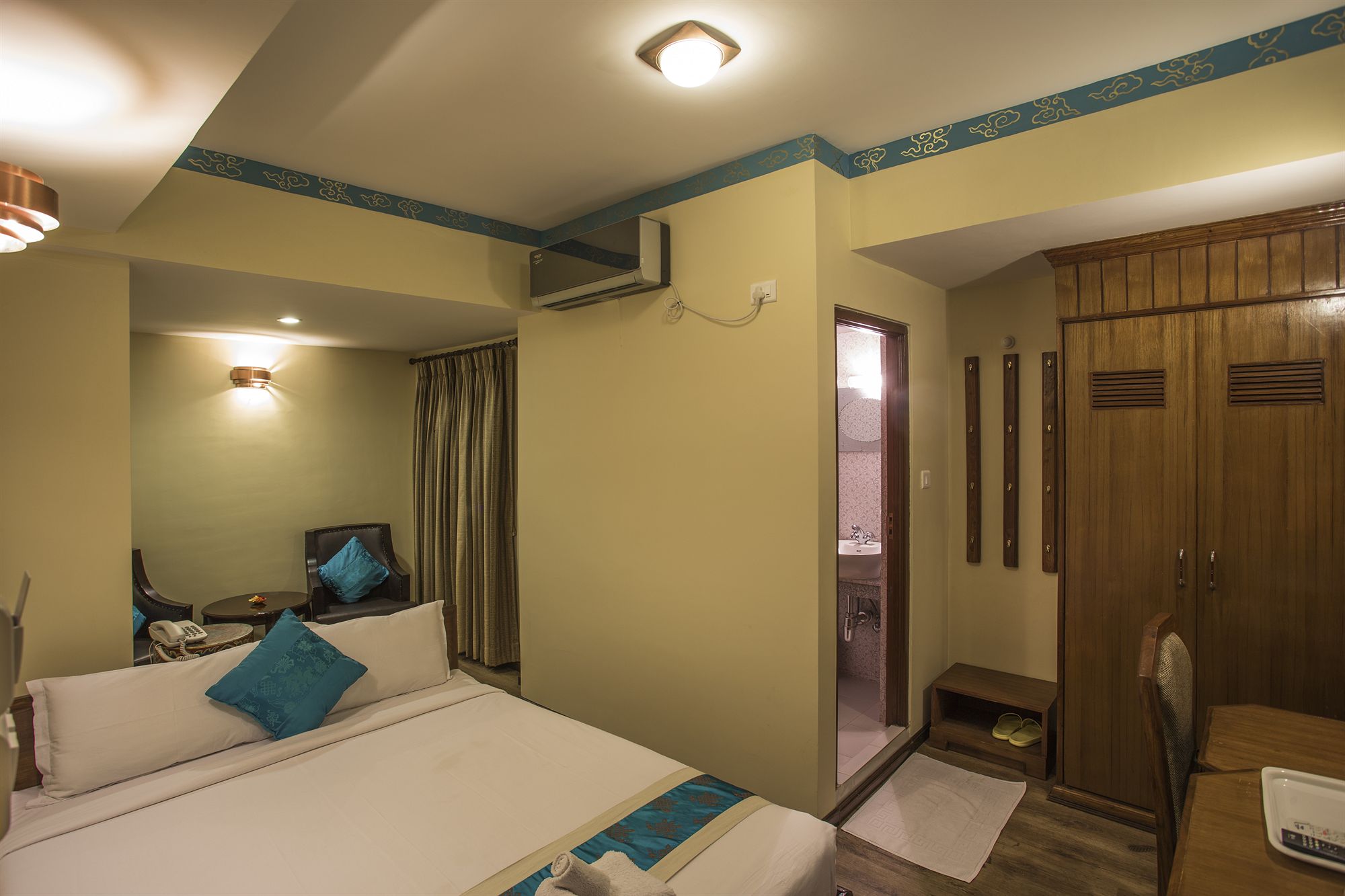 Фото Hotel Yukhang