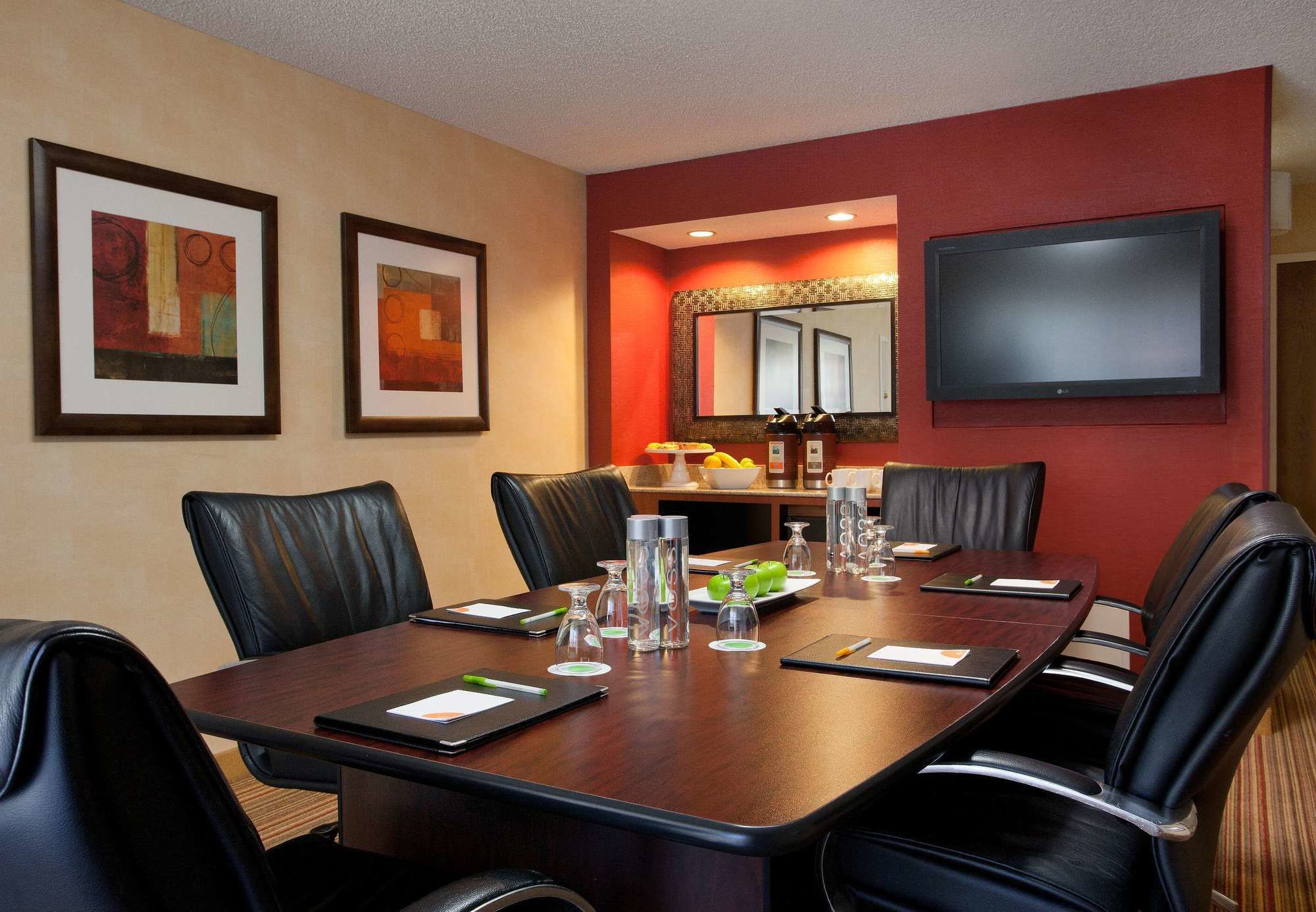 Фото Courtyard by Marriott Sacramento Airport Natomas