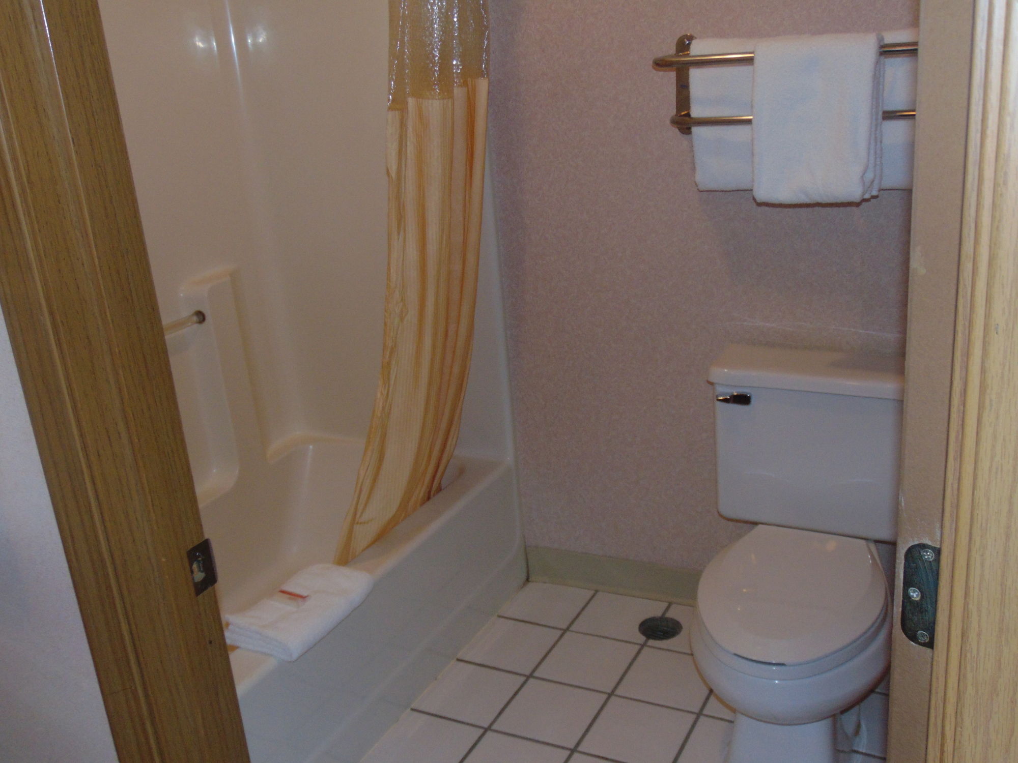 Фото Days Inn by Wyndham Huntington