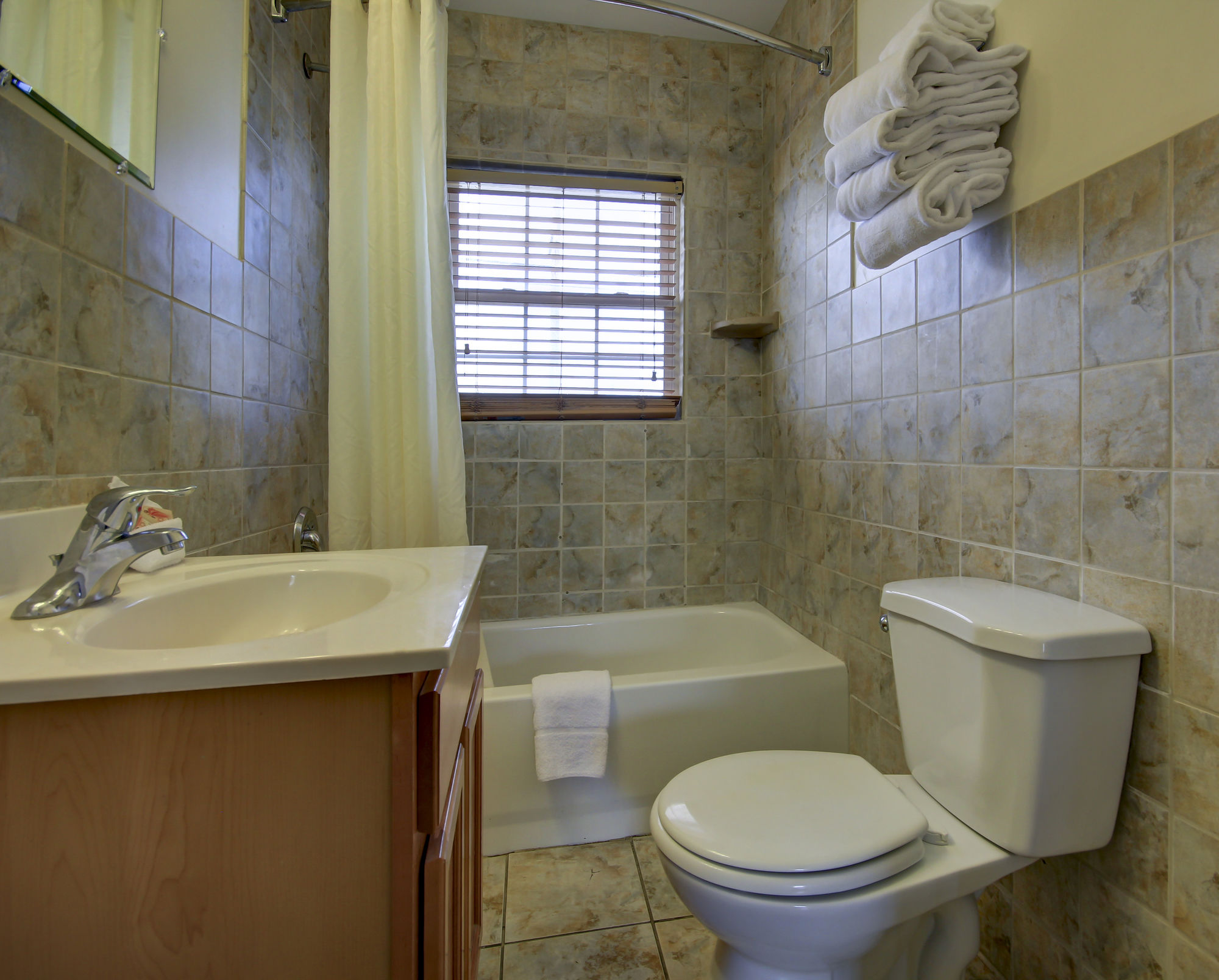 Фото Ambassador Inn