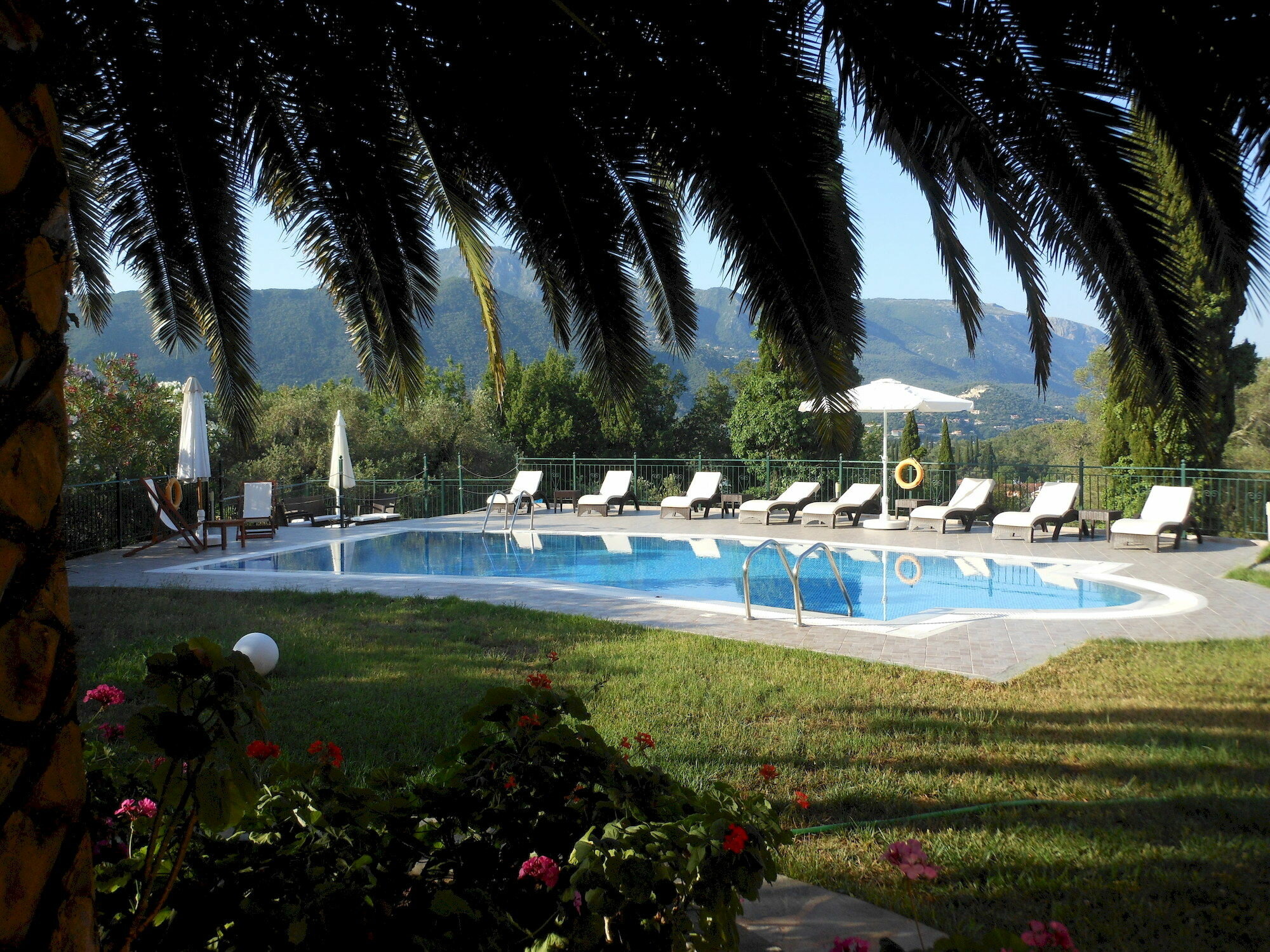 Фото отеля 2