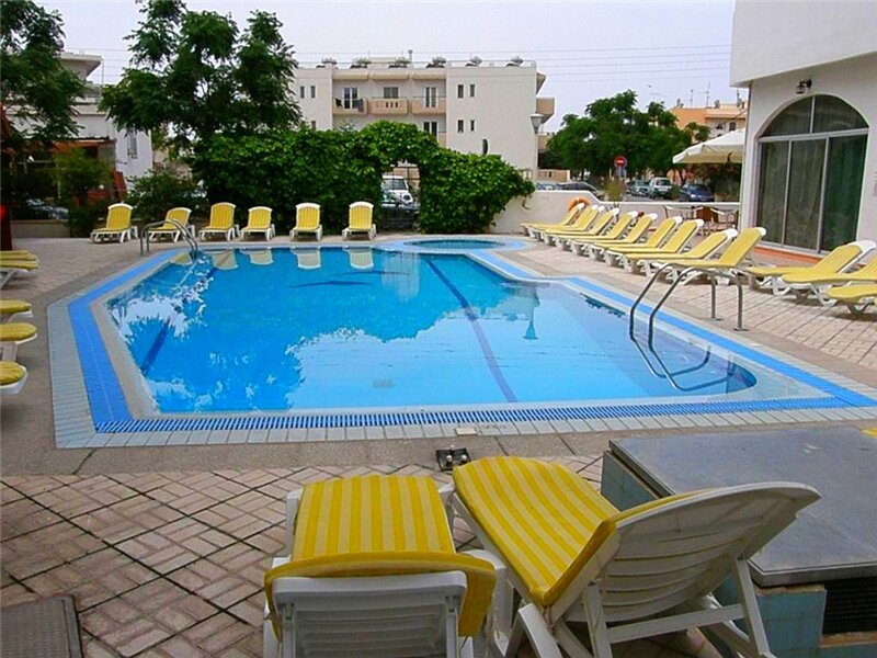 Фото отеля 2