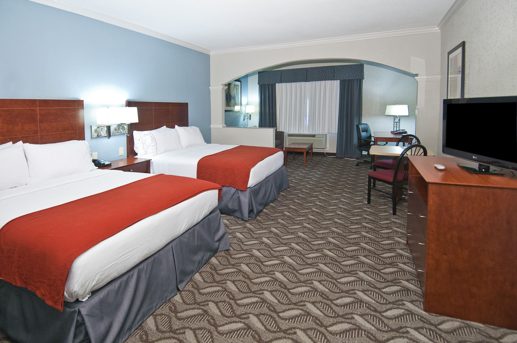 Фото Holiday Inn Express Hotel & Suites Lake Charles, an Ihg Hotel